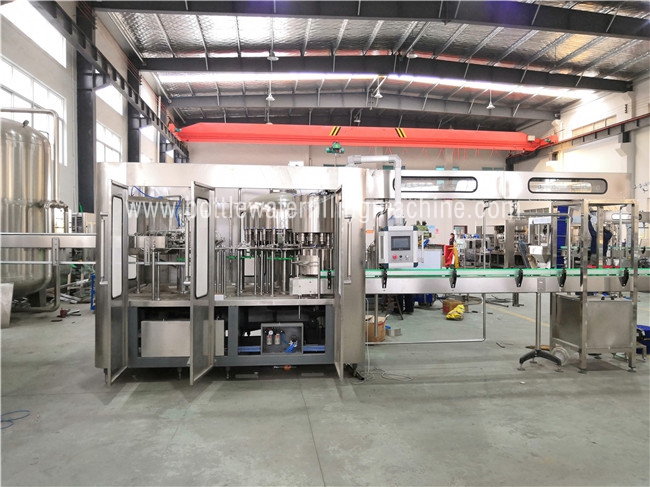 Petites machine de remplissage de bouteilles de l'eau CGF24-24-8/chaîne de production ultra-rapide 0
