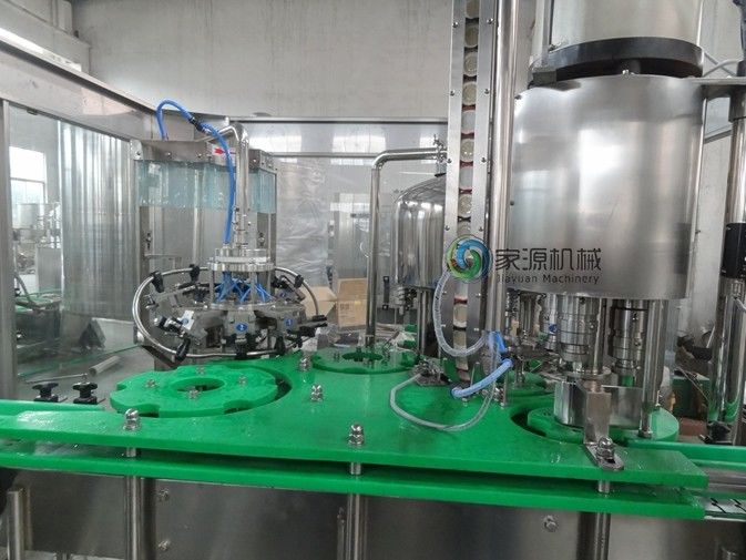 Machine de remplissage de bouteilles en verre d'eau de 3000 BPH avec la torsion outre du chapeau, machine de remplissage à chaud 0