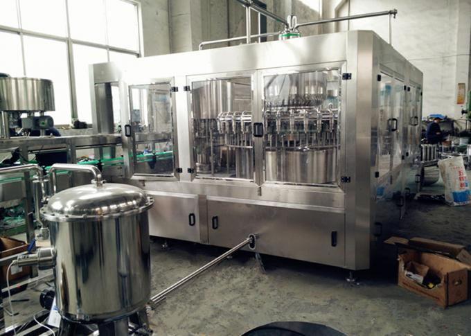 Machine de remplissage automatique de jus de mangue pour la capacité en plastique du couvercle à visser 4000bph 2