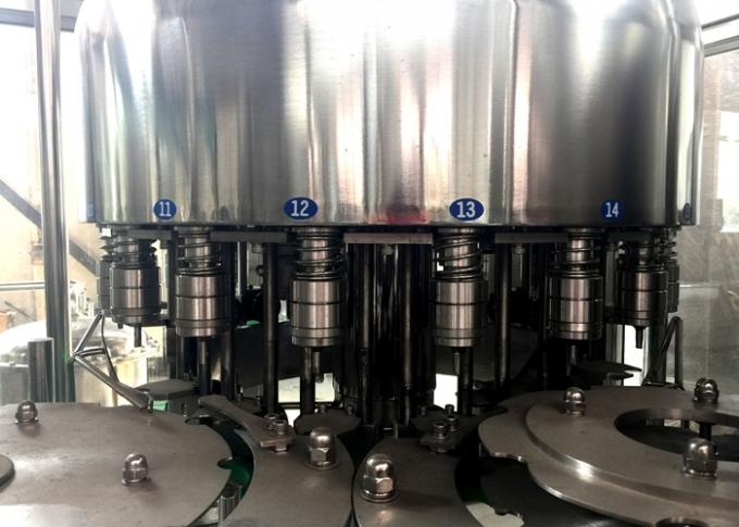 Machine de remplissage de bouteilles en plastique de l'eau de source pour la petite usine 1