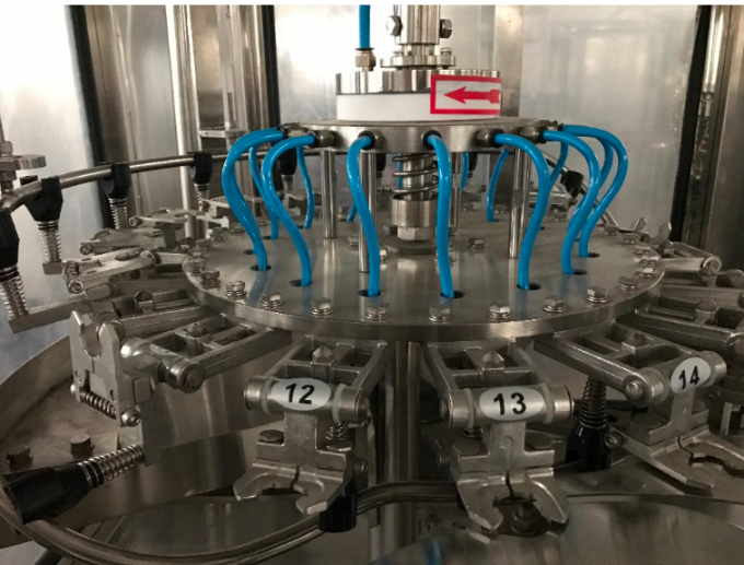 petite machine de remplissage de l'eau minérale de bouteille de l'animal familier 5000-6000bph avec la grande vitesse 3