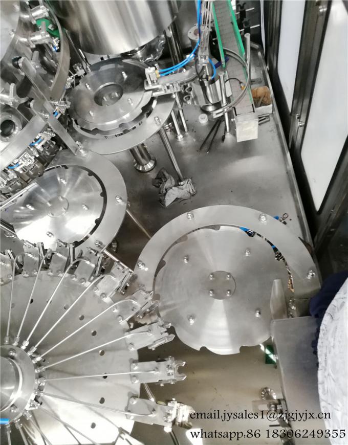 Matériel carbonaté automatique de la machine de remplissage de boissons de l'eau de scintillement de bouteille en verre SUS304 1
