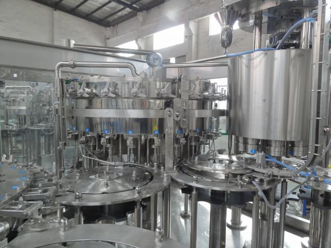 Accomplissez la chaîne de production carbonatée par bouteille en plastique de boisson non alcoolisée ligne remplissante de CDD 1