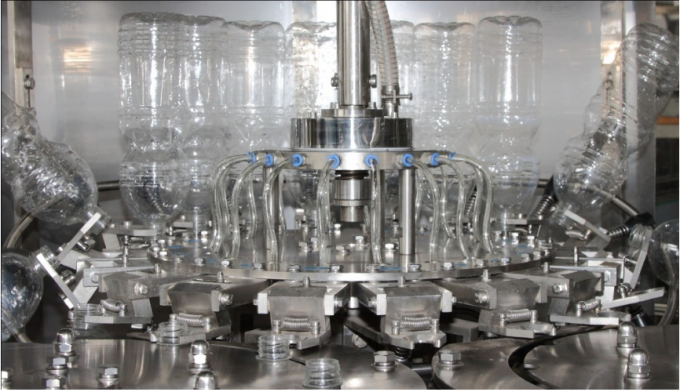 Machine de remplissage de bouteilles de l'eau minérale de haute précision avec contrôle de PLC + d'écran tactile 3
