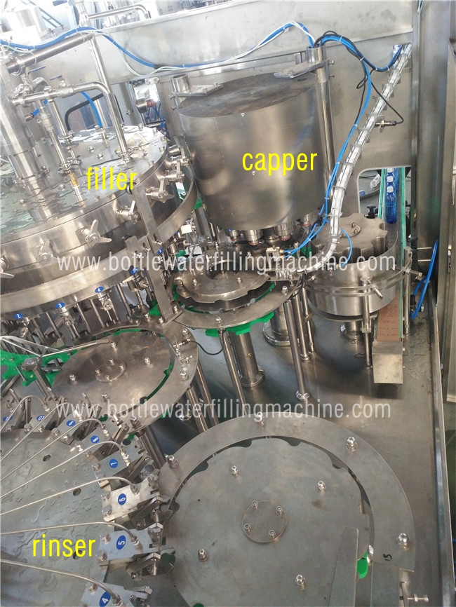 Usine de l'eau carbonatée de solides solubles/boisson pétillante, machine de remplissage isobare de l'eau 1