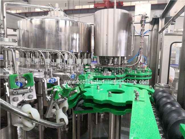 Torsion en verre de remplissage de bouteilles outre des machines de garniture du joint, production faible de jus 0