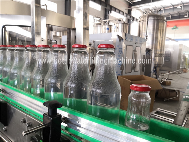 Torsion en verre de remplissage de bouteilles outre des machines de garniture du joint, production faible de jus 2