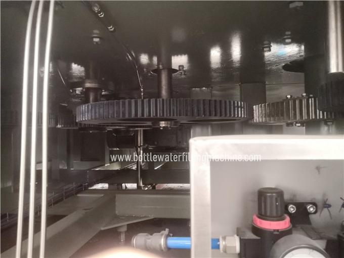 3 dans 1 machine de remplissage de bouteilles 24bpm isobare de Monoblock 2