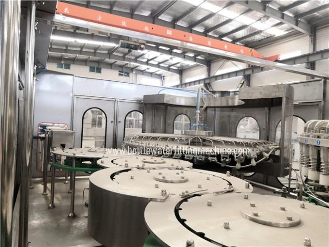 Accrocher transportant 24000BPH Juice Bottle Filling Machine automatique 1