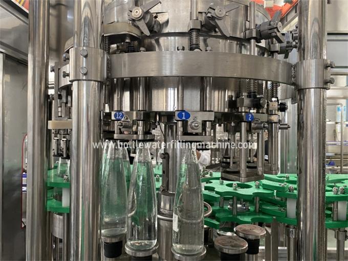 La bouteille en verre carbonatée non alcoolisé boisson rincer la chaîne de production des machines de remplissage 2000ml 0